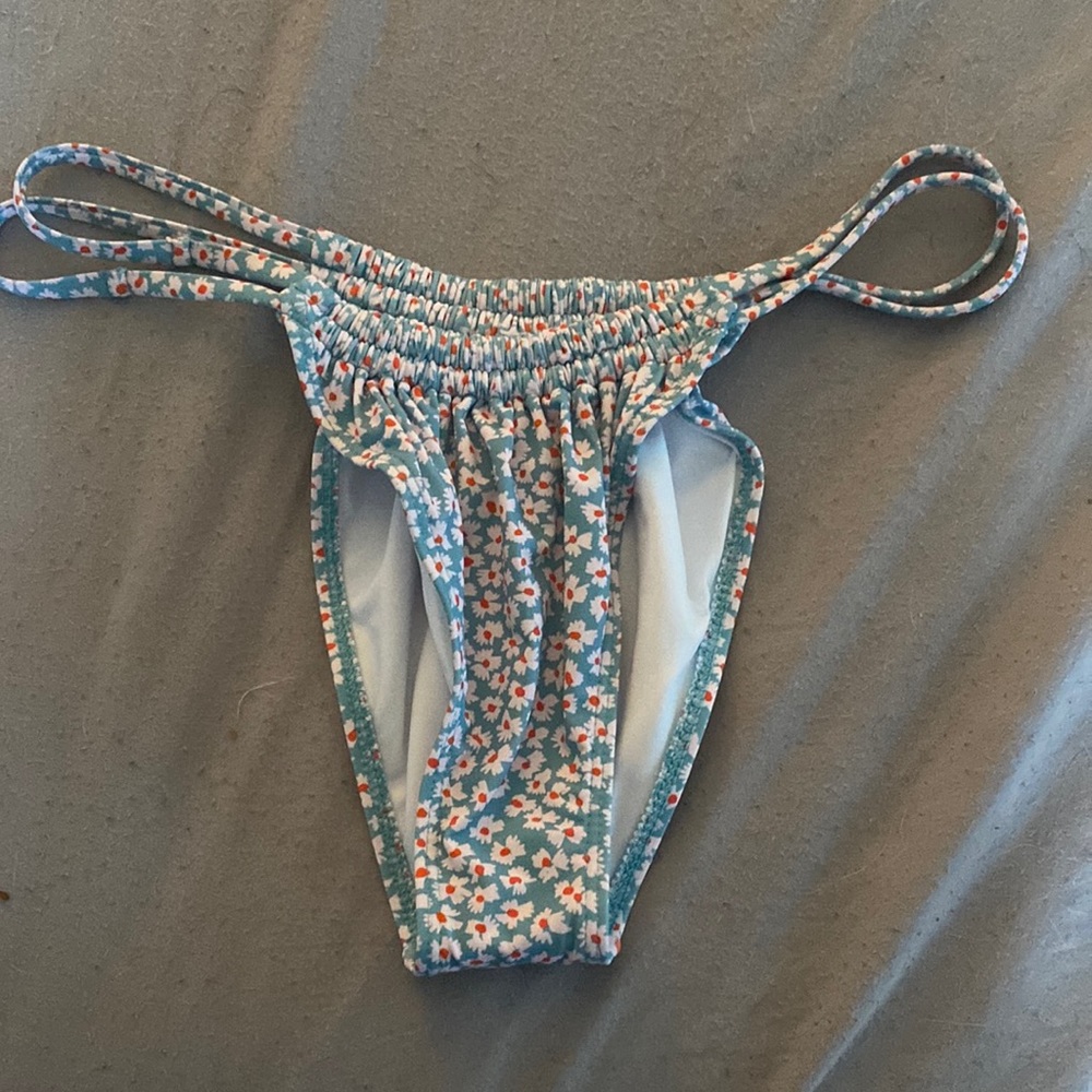 NWT Bikini Bottom. The Blushing Brunette Boutique. M